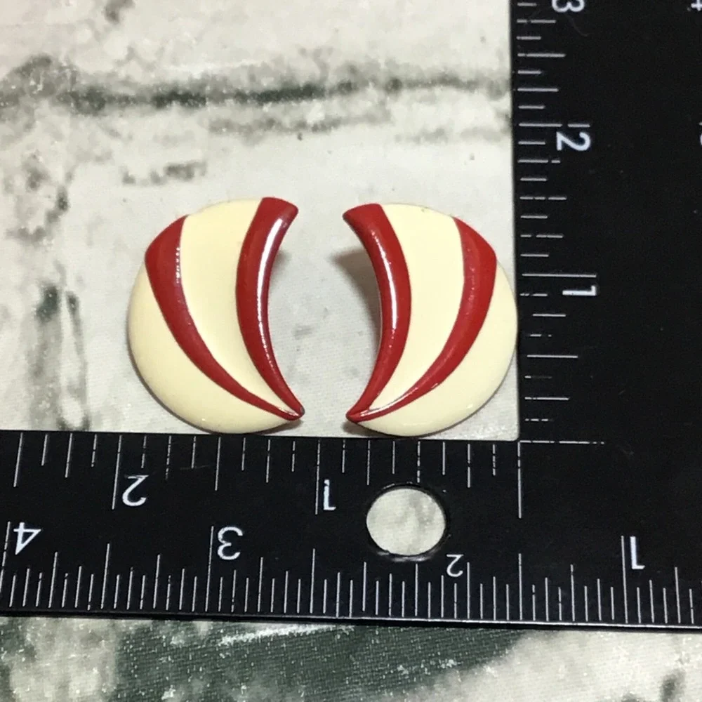 Earrings Moon Shaped Vintage 60's 70's Retro Red White Stripes Flare Fan‎